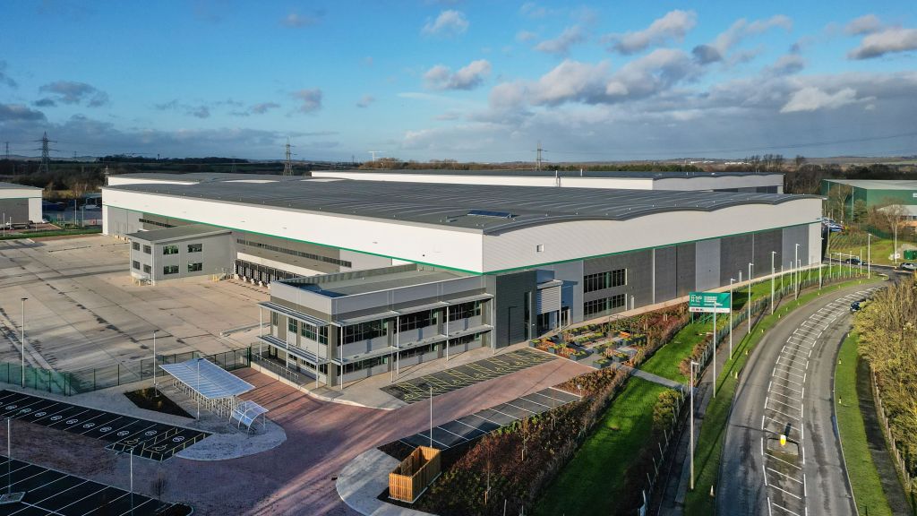 New multi-user centre in Hams Hall near Birmingham: Fiege is now also represented in Great Britain. (Photo: Prologis)